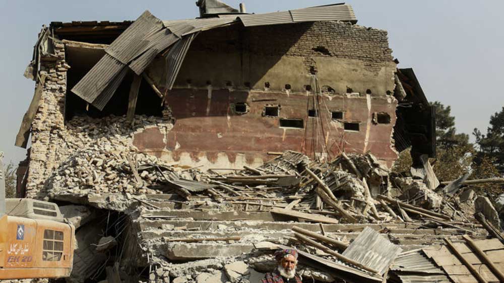 বহু ছবির রিল পুড়িয়ে ফেলে তালিব যোদ্ধারা। ঝাঁপ পড়ে যায় প্রেক্ষাগৃহগুলিতে। টেলিভিশন দেখায় নিষেধাজ্ঞা জারি হয়। কিছু প্রেক্ষাগৃহ চায়ের দোকানে পরিণত হল, কিছু আবার রেস্তরাঁয়। কয়েকটি প্রেক্ষাগৃহ তালাবন্ধই থেকে যায়।