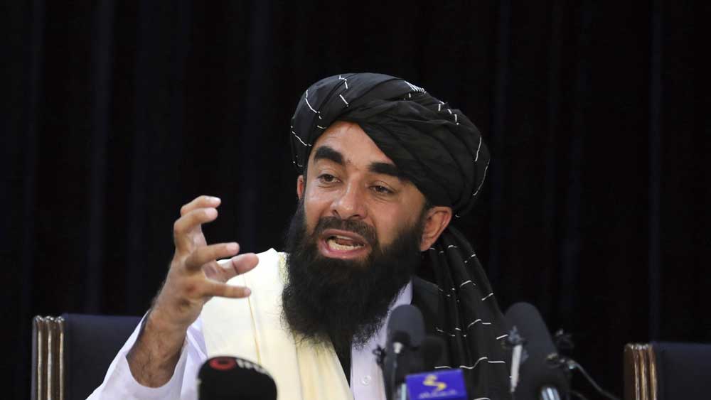 মঙ্গলবার এক সাংবাদিক সম্মেলনে তালিবান মুখপাত্র যাবিউল্লাহ মুজাহিদ বললেন, ‘‘তালিবান শাসনে মহিলাদের কাজ করার অধিকার দেওয়া হবে। তাঁরা কর্মক্ষেত্রে যোগ দিতে পারবেন। তবে সবই হবে ইসলামিক আইন মেনে। ইসলামিক আইন মেনে মহিলাদের অধিকার রক্ষা করা হবে। মহিলারা তালিবান শাসিত আফগানিস্তানে আগামী দিনে গুরুত্বপূর্ণ ভূমিকা নেবেন। কিন্তু শরিয়তি আইনের বাইরে গিয়ে কিছুই হবে না।’’