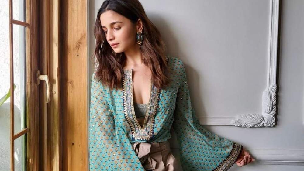 সব্যসাচীর এইচএনএম’এর কাফতানে আলিয়া ভট্টের সাজ।