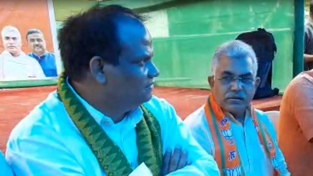 জন বার্লার সঙ্গে দিলীপ ঘোষ।