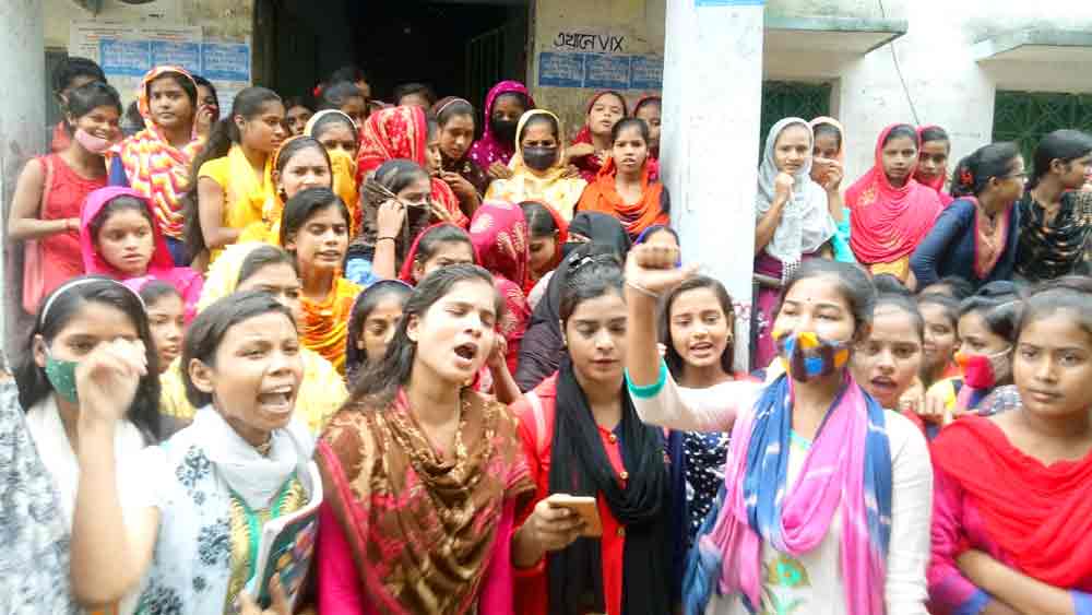 protest demonstration regarding admission in 11 in Jangipur