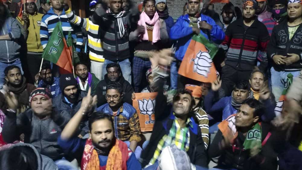 শ্যামপ্রসাদকে দলে নেওয়ার সময়েই কর্মী ক্ষোভের মুখে পড়ে বিজেপি।