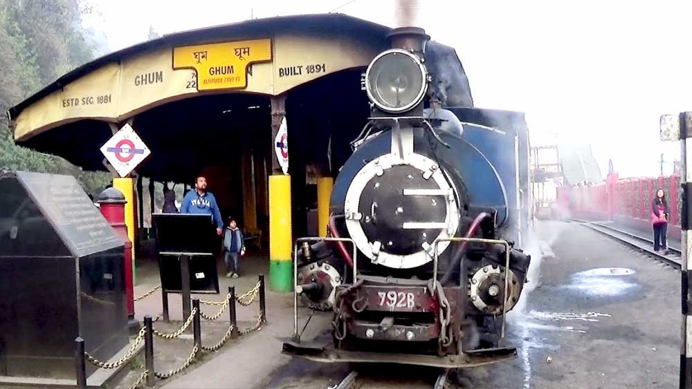 ঘুম স্টেশন।