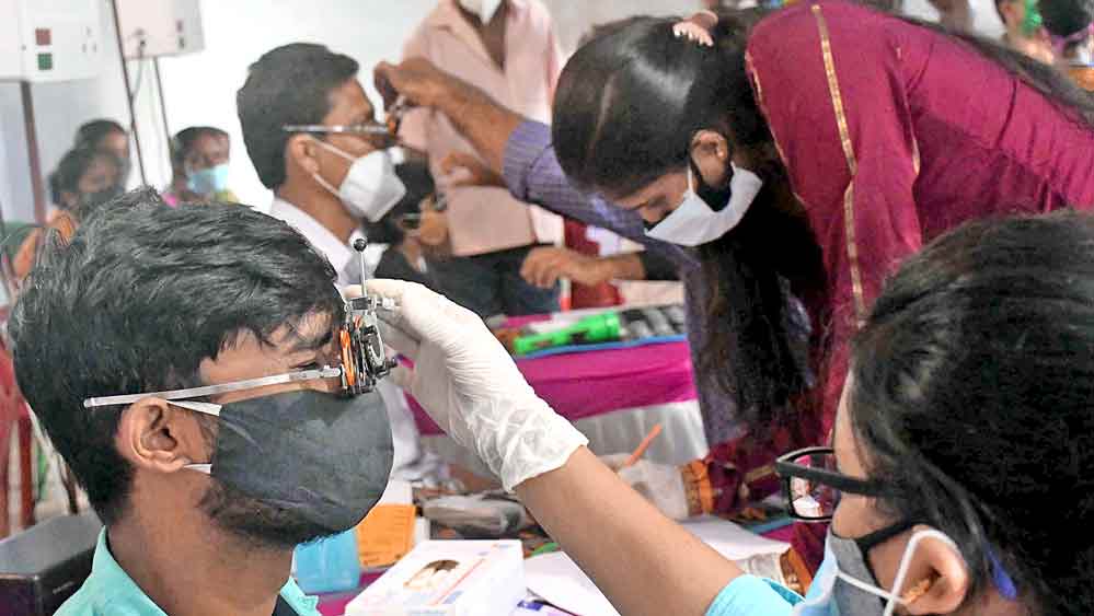 চলছে চিকিৎসা। 