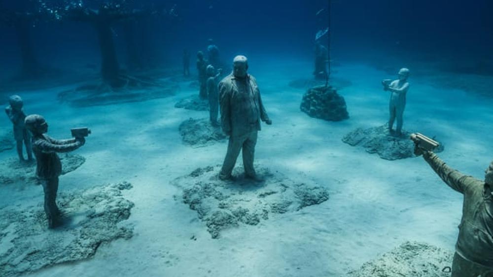 ৮০০ বর্গমিটার এলাকা জুড়ে ৬৫টি মূর্তি বানিয়ে পার্কের রূপ দিয়েছিলেন তিনি। সমুদ্রপৃষ্ঠ থেকে ১২ মিটার নীচে তৈরি করা হয়েছিল পার্কটি।