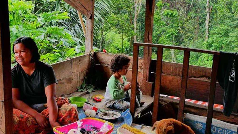 পরে পরে ইউটিউব থেকে উপার্জনের টাকা দিয়েই ভাল মোবাইল ফোন কিনে নেন। ইউটিউব যে উপার্জনের মাধ্যমে হতে পারে, তা কখনও কল্পনাতেও আনেননি তিনি।