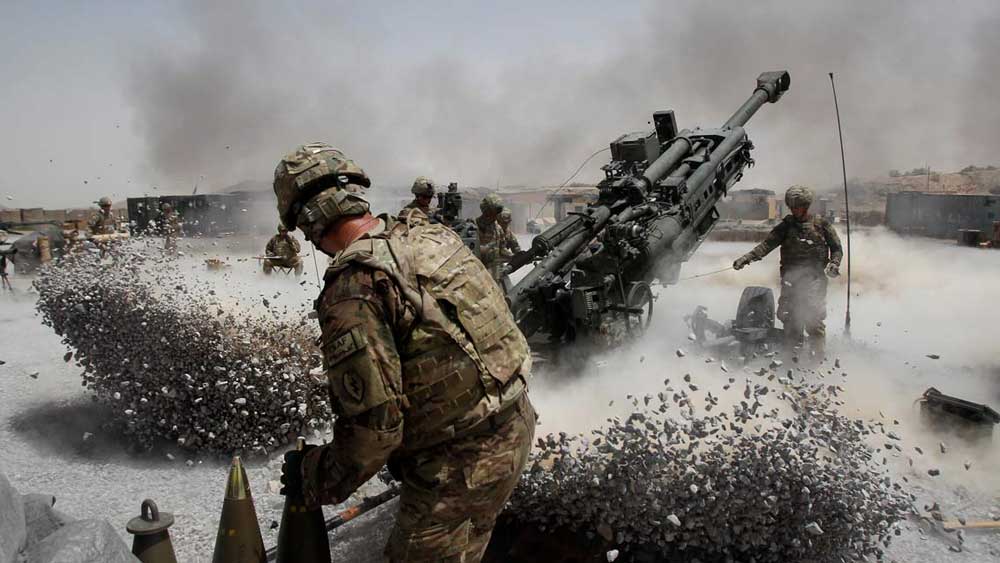 যে অস্ত্র ফেলে রেখে গিয়েছে আমেরিকার সেনা, তা কাঁধে উঠেছে তালিবানের। 