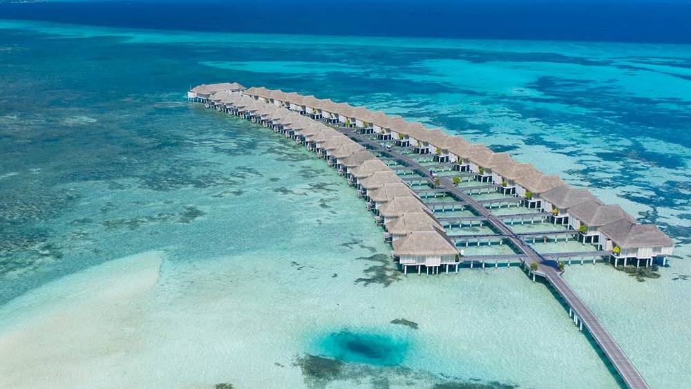 অভিরূপ যদিও এই প্রথম মলদ্বীপ ভ্রমণ করছেন না । অতীতেও এক মহিলার সঙ্গে সেখানে গিয়েছিলেন তিনি। 