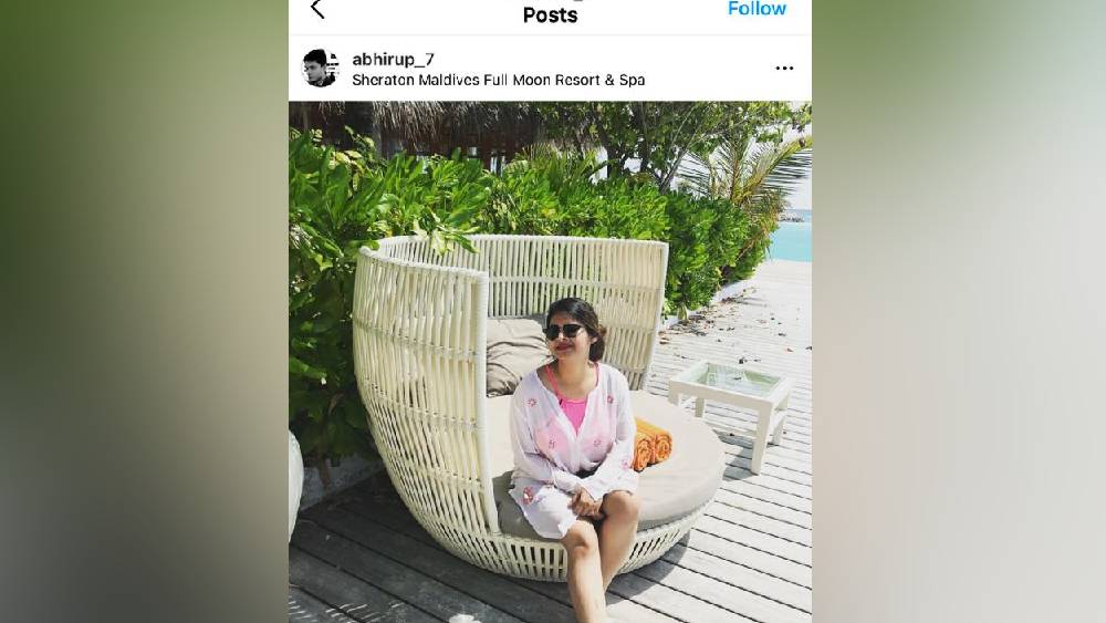  অভিরূপের ইনস্টাগ্রাম প্রোফাইল তেমনই বলছে। শেরাটন মলদ্বীপ ফুল মুন রিসর্ট অ্যান্ড স্পা-তে ছিলেন অভিরূপ এবং সেই মহিলা। কিন্তু সেই মহিলার সঙ্গে শ্রাবন্তীর প্রেমিকের  সম্পর্ক কী, তা যদিও জানা যায়নি।