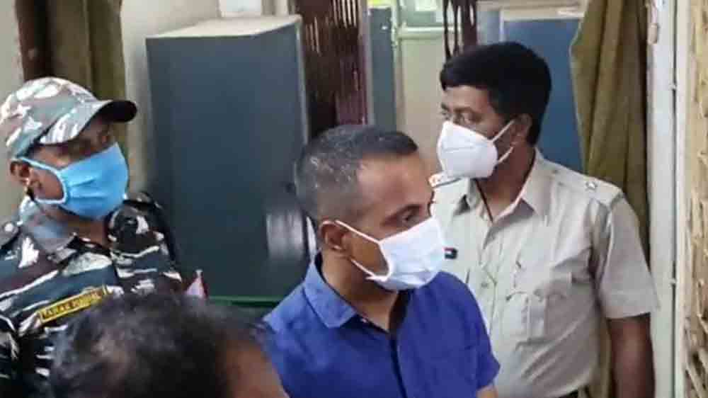 বিষ্ণুপুর পুরসভায় তদন্তকারী আধিকারিকেরা।