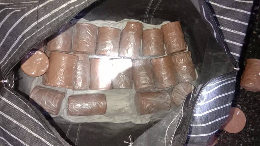 ব্যাগের ভিতর বোমা।