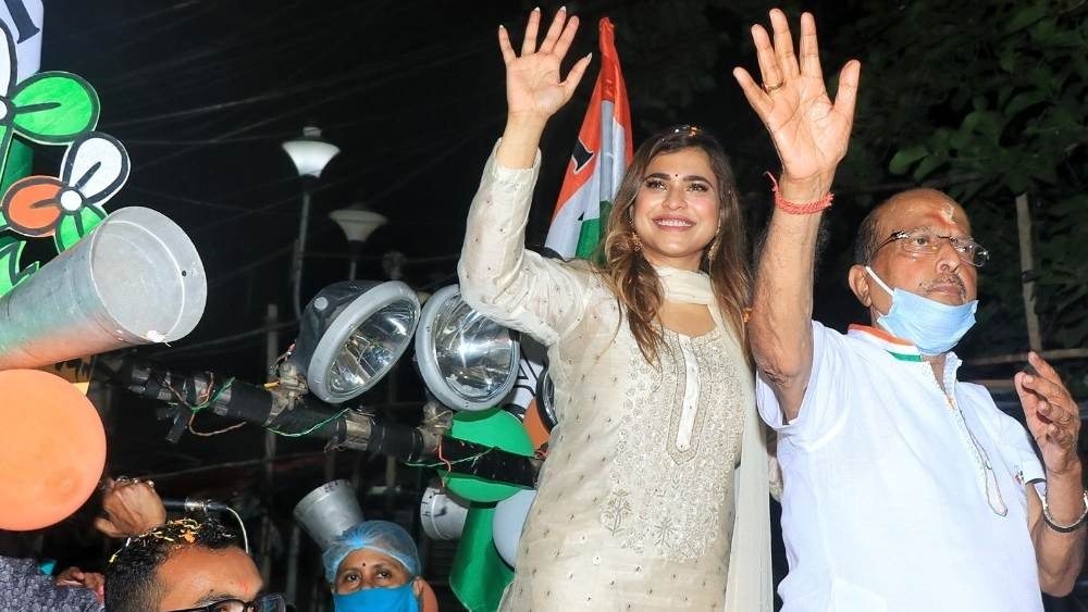 বাবা সাধন পাণ্ডের সঙ্গে শ্রেয়া পাণ্ডে