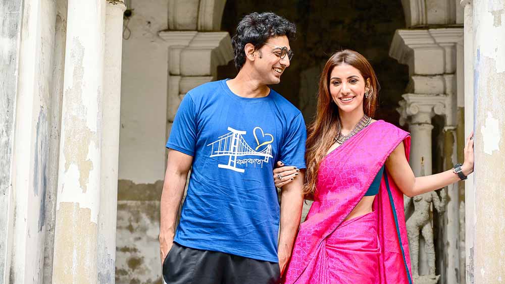 Exclusive Photos of Dev and Rukmini Maitra from the set of upcoming Bengali  movie Kishmish - Anandabazar