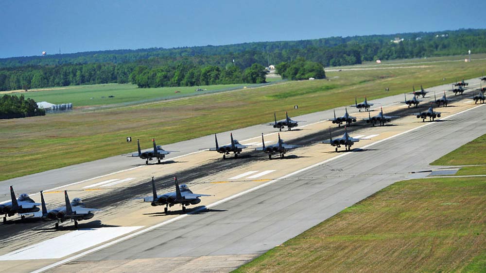 ১৯৬১ সাল, ২৩ জানুয়ারি। আমেরিকার উত্তর ক্যারোলিনার গোল্ডসবোরোতে দু’টি পরমাণু বোমা পড়েছিল। আমেরিকার কোনও শত্রু দেশ কিন্তু সেগুলি ফেলেনি। আমেরিকারই একটি সেনা বিমান থেকেই এই দু’টি বোমা পড়েছিল। একটুর জন্য রক্ষা পেয়েছিল উত্তর ক্যারোলিনা। তা না হলে আরও এক হিরোশিমা দেখতে হত আমাদের।