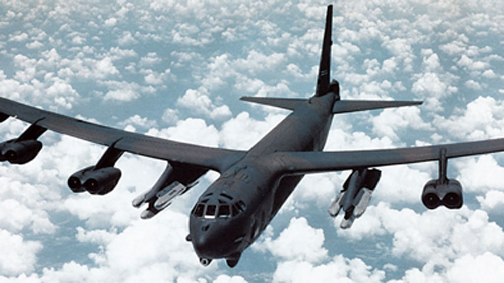 ওই সতর্কবার্তার পর মুহূর্তেই জ্বালানি ভরা বন্ধ করে নিরাপদ দূরত্বে বিমানটিকে উড়িয়ে নিয়ে যান বি-৫২-এর চালক। চালক ভেবেছিলেন অতিরিক্ত জ্বালানি বেরিয়ে যাওয়ার পর ধীরে ধীরে নিরাপদে বিমানটিকে অবতরণ করাবেন। কিন্তু সেটা সম্ভব হয়নি।