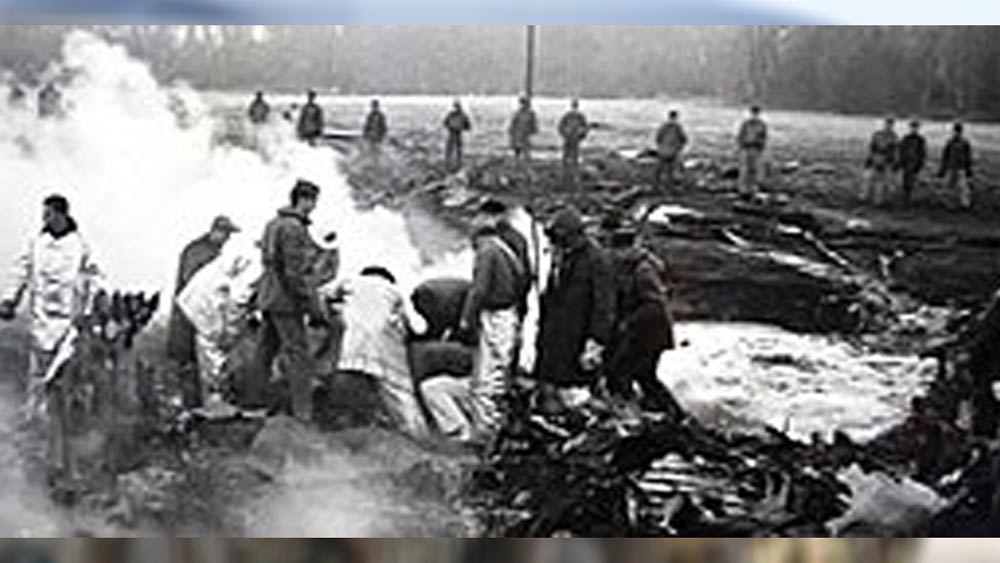 নিরাপত্তার কথা মাথায় রেখে বোমার চারপাশে ৪০০ বর্গফুট এলাকা ঘিরে ফেলেছিল আমেরিকার সেনা। জল কমলে মাটি খুঁড়ে বোমার পুঁতে থাকা সেই অংশ উদ্ধার করেছিল আমেরিকার সেনা ইঞ্জিনিয়াররা। দীর্ঘ দিন এই এলাকা ঘিরে রেখেছিল সেনা। সাধারণ মানুষ সেখানে প্রবেশ করতেই পারতেন না।