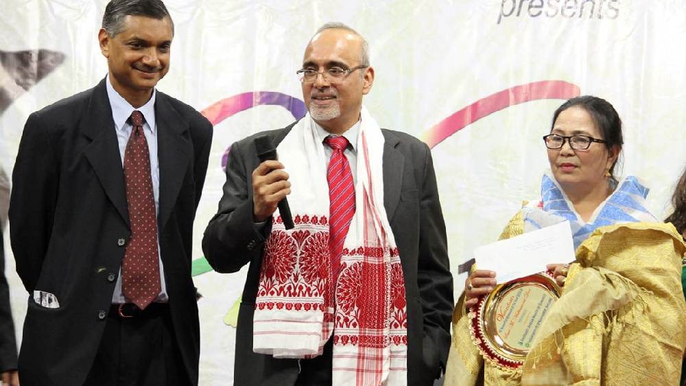 জাতীয়স্তরে পরিচিতিও পেয়েছেন মুক্তামণি। প্রাক্তন প্রধানমন্ত্রী মনমোহন সিংহের হাত থেকে পুরস্কারও নিয়েছেন। এমএসএমই অ্যাওয়ার্ড দেওয়া হয়েছিল তাঁকে। 