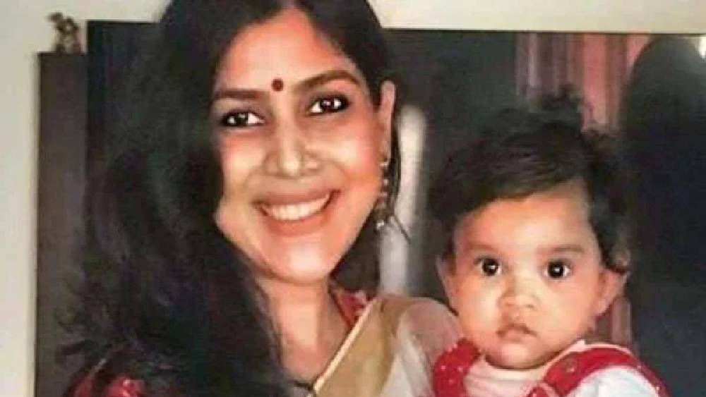 সাক্ষী তনওয়ার: তিনি পরিচিত ‘কহানি ঘর ঘর কী’-র পার্বতী হিসেবে। ২০১৬ সালে আমিরের বিপরীতে ‘দঙ্গল’ ছবিতেও অভিনয় করেন সাক্ষী। ২০১৮ সালে একটি কন্যা সন্তানকে দত্তক নেন তিনি। তার নাম রাখেন দিত্যা। 