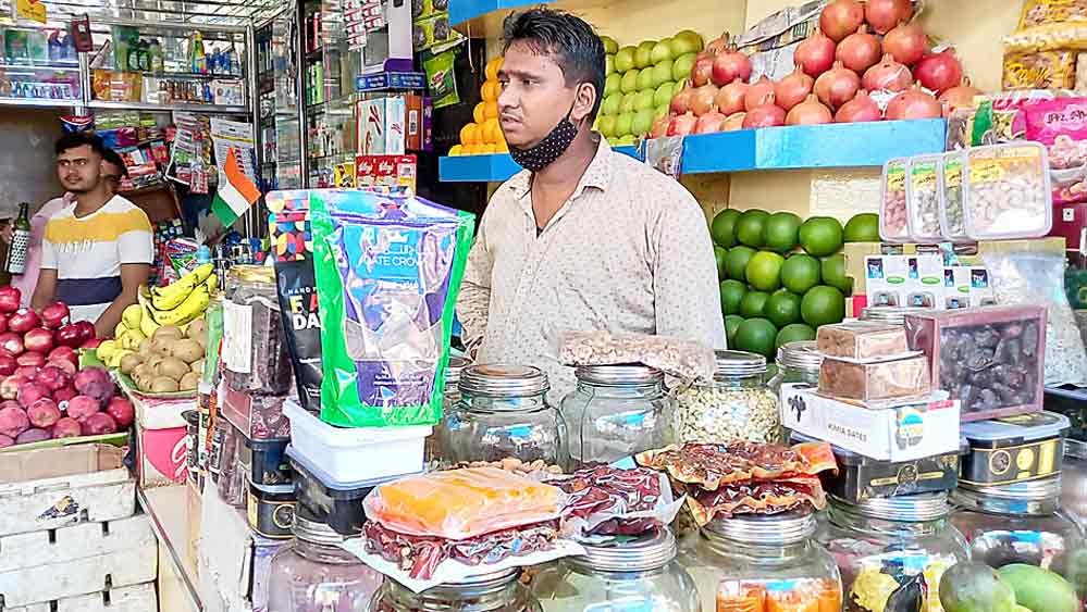 কমেছে বিক্রিবাটা, বর্ধমানে দাবি বিক্রেতাদের। 