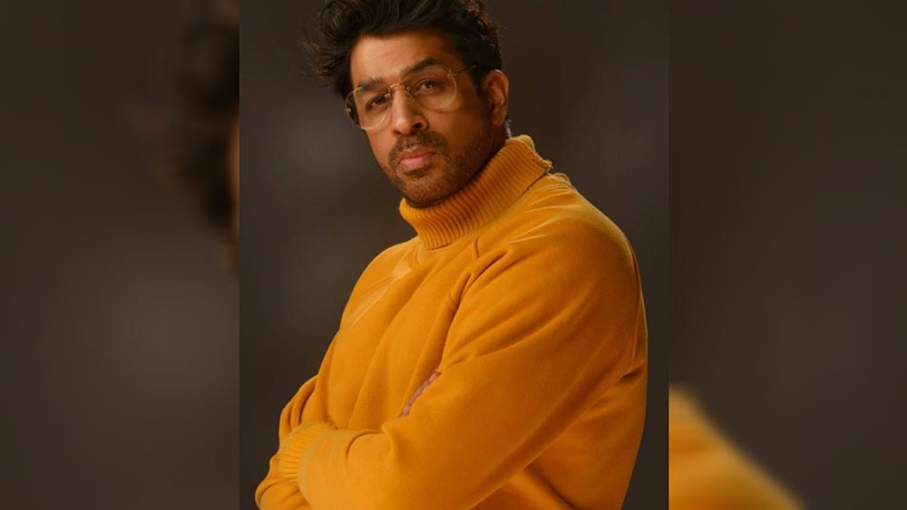 সুদর্শন চেহারার এই যুবক পড়াশোনা শেষ করেই তাই মডেলিং-এ পা বাড়িয়েছিলেন। খুব অল্প সময়ের মধ্যে নামডাকও হয়েছিল। সেখান থেকেই সরাসরি বলিউডে অভিষেক।