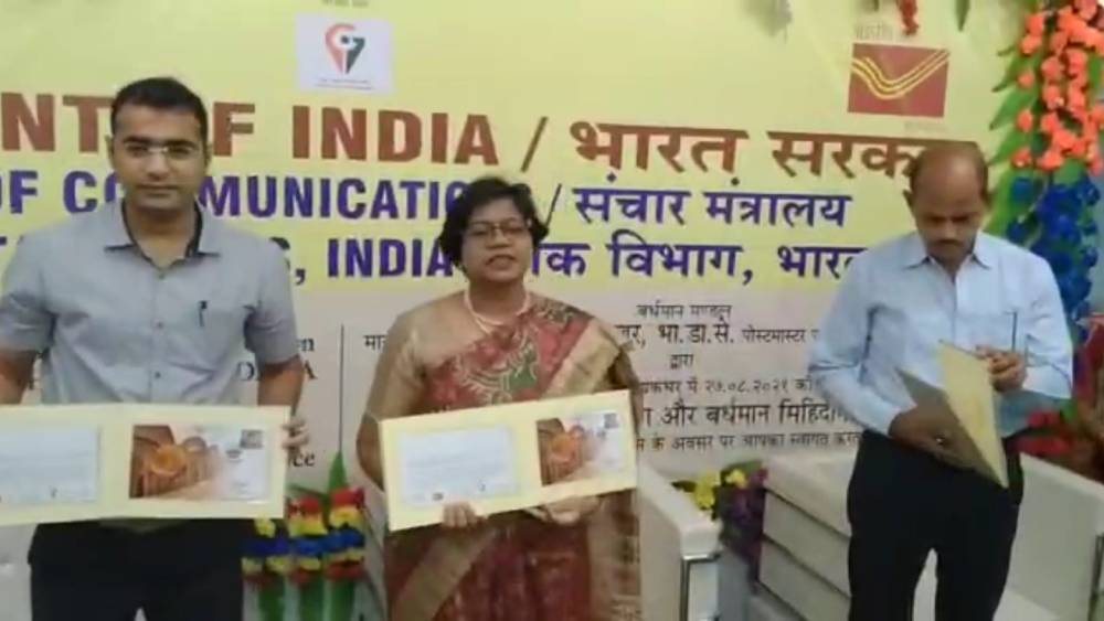 শুক্রবার বর্ধমান মুখ্য ডাকঘরে একটি অনুষ্ঠানে সীতাভোগ-মিহিদানার ছবি দেওয়া ডাকটিকিটের ফার্স্ট ডে কভার উদ্বোধন করা হয়।