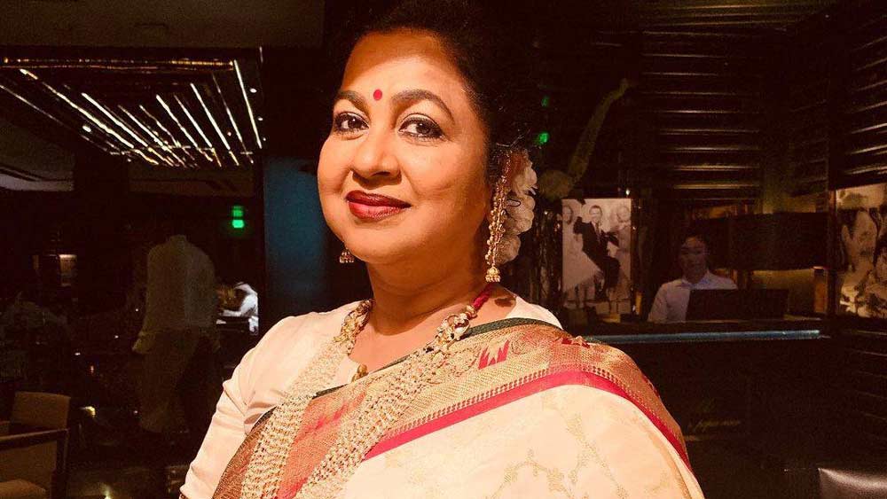 বলিউডেও সুযোগ করে নিয়েছিলেন নিজ গুণে। ১৯৮৬-তে ঋষি কপূরের সঙ্গে ‘নসিব আপনা আপনা’  ছবিই তাঁকে বলিউডে জনপ্রিয় করে তোলে। এ ছবিতে ঋষি কপূরের স্ত্রী হয়েছিলেন তিনি। ওই ছবিটি একটু আলাদা ছিল। ছবিতে নায়িকা-সুলভ মেকআপ তাঁকে দেওয়া হয়নি। এই চরিত্রে অভিনয় করেই বিস্তর জনপ্রিয়তা পেয়েছিলেন তিনি। তার পর অমিতাভ বচ্চন, মিঠুন চক্রবর্তী, জিতেন্দ্র-র মতো তারকাদের সঙ্গে ছবি করেছেন তিনি। অভিনয়ের জন্য একাধিক পুরস্কারও পেয়েছেন।