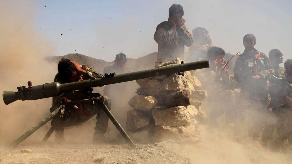 প্রায় দু’দশক আগে আইএস-এর প্রতিষ্ঠা করেন আল কায়দার ইরাকি শাখার প্রধান আবু মুসাব আল জারকোয়াই। সে সময় সংগঠনের নাম ছিল ইসলামিক স্টেট অফ ইরাক অ্যান্ড লেভান্ত (আইএসআইএল)।