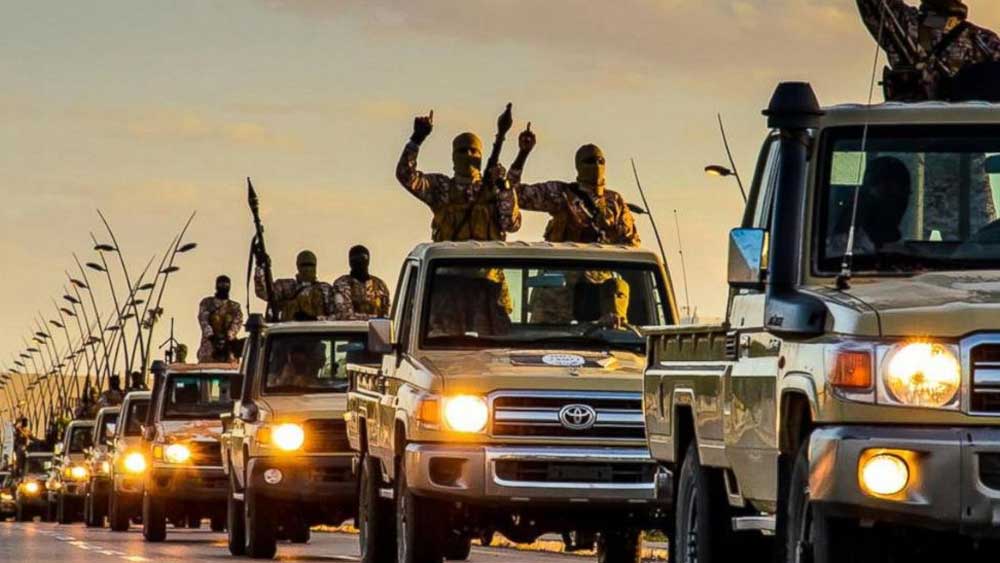 ২০১৫ সালে আফগানিস্তানে আইএস-কের প্রায় তিন হাজার জঙ্গি ছিল। তাদের বড় অংশই প্রাক্তন তালিবান। আমেরিকার সাহায্যে তাদের দমন করতে অভিযানে নামে আফগান সরকার। তাতে সাফল্যও মিলেছিল।