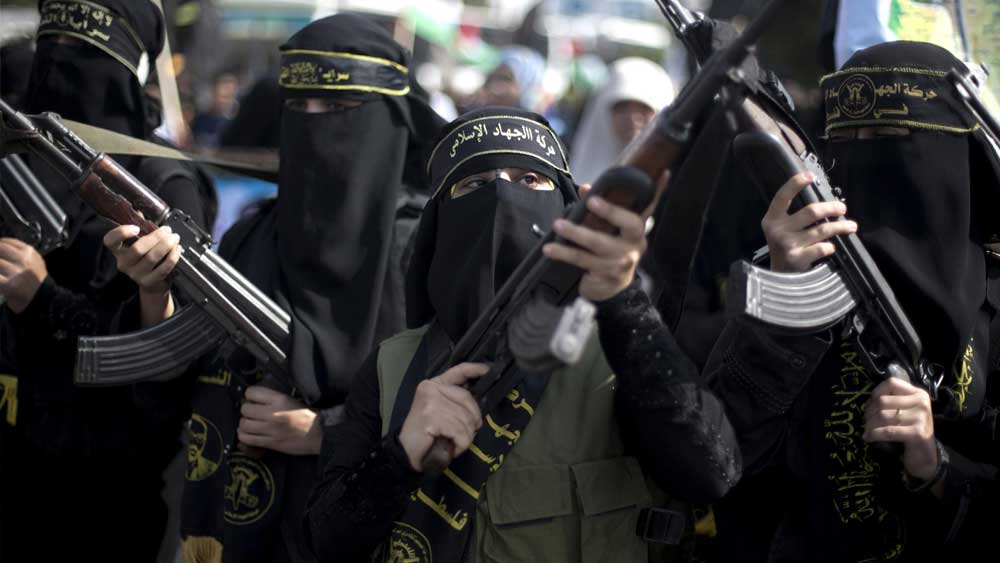 নৃশংসতায় তালিবানকেও ছাপিয়ে গিয়েছে আইএস। তালিবান সংগঠনে মহিলারা না থাকলেও পশ্চিম এশিয়ায় আইএস যোদ্ধাদের সহযোগী হিসেবে রয়েছেন মহিলা জিহাদিরা।