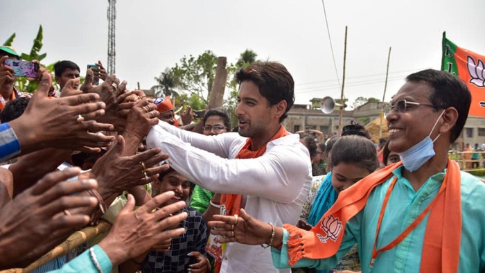 রাজনীতির ময়দানে যশ।