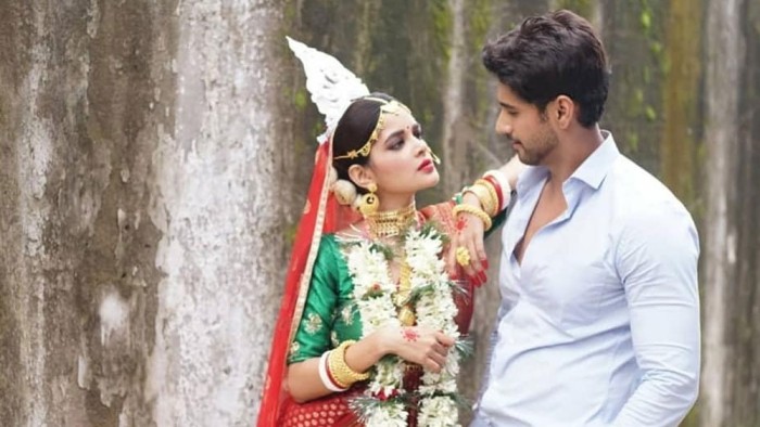 মধুমিতা সরকার এবং যশ দাশগুপ্ত।