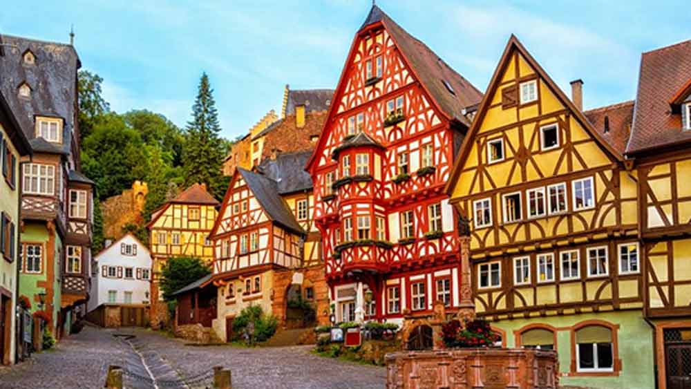 ৮৬ বছর আগে ৩২ বছরের ওট্টো বেটম্যান দু’টি বড় ট্রাঙ্ক নিয়ে নিউ ইয়র্কে এসেছিলেন। নাৎসি অত্যাচার থেকে বাঁচতে জন্মস্থান জার্মানি ছাড়তে বাধ্য হয়েছিলেন তিনি। জার্মানিতে একটি লাইব্রেরিতে কিউরেটরের কাজ করতেন ওট্টো।