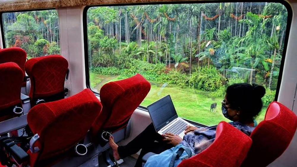 Vistadome train service starts in North Bengal dgtld