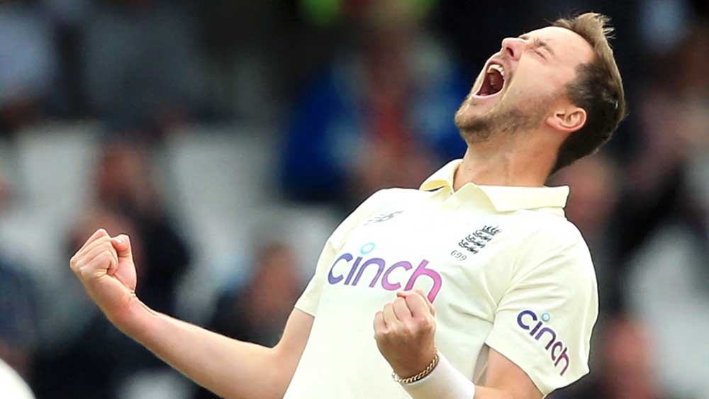 ভারতকে একা গুঁড়িয়ে দেওয়ার পর অলি রবিনসন। ছবি - টুইটার