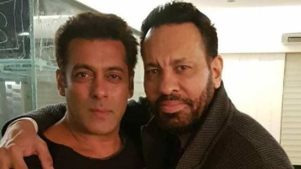 সলমনের জীবনের বহু ওঠাপড়ার সাক্ষী শেরা। তাঁর সঙ্গে দেশ-বিদেশে শ্যুট থেকে আদালত পর্যন্ত ঢাল হয়ে সামনে থেকেছেন তিনি। এমনকি সলমনের গ্রেফতারের সময়ও পুলিশের তোয়াক্কা না করে তাঁর সঙ্গে ছিলেন শেরা।  শুরু থেকেই সলমনকে ‘মালিক’ বলে ডাকেন তিনি। টানা ২৬ বছর একসঙ্গে থেকে এখন শেরাও খান পরিবারের সদস্য।