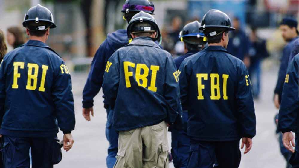 এফবিআই (ফেডারেল ব্যুরো অব ইনভেস্টিগেশন): সংবাদমাধ্যমের দৌলতে বহুল পরিচিত একটি নাম। এটি আসলে আমেরিকার আরও একটি গুপ্তচর সংস্থা। ১৯০৮ সালে গড়ে ওঠা এই সংস্থার সদর দফতর ওয়াশিংটনে। সন্ত্রাসদমন থেকে দেশের অভ্যন্তরীণ বিভিন্ন বিষয়ে প্রতিরক্ষার প্রশ্নে কাজ করে আমেরিকার এই গুপ্তচর সংস্থা।