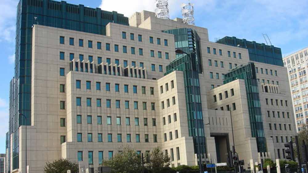 এসআইএস (সিক্রেট ইন্টেলিজেন্স সার্ভিস): ব্রিটেনের গুপ্তচর সংস্থা। সদর দফতর লন্ডন। প্রতিষ্ঠিত হয়েছিল ১৯০৯ সালে। অস্ট্রেলিয়ান সিক্রেট ইন্টেলিজেন্স সার্ভিসের সঙ্গে যাতে এর নাম গুলিয়ে না যায় তার জন্য এমআই ৬ নামেই বেশি পরিচিত এই গুপ্তচর সংস্থা।