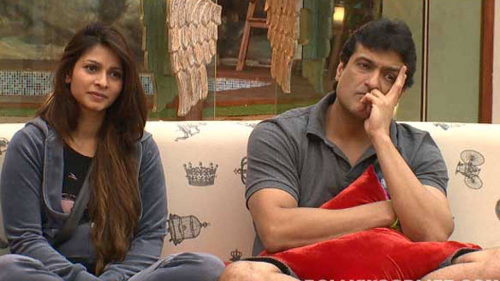 ২০১৩ সালে আরমানকে ‘বিগ বস’-এর সপ্তম সিজনে অংশ নেওয়ার সুযোগ করে দিয়েছিলেন সলমন খান। সেখানেও একাধিক বার প্রতিযোগীদের সঙ্গে বিতণ্ডায় জড়িয়েছিলেন তিনি। সেই সিজনে আরমানের সহ-প্রতিযোগী ছিলেন কাজলের বোন তানিশা মুখোপাধ্যায়। তাঁর সঙ্গে ঘনিষ্ঠতা হয় আরমানের।