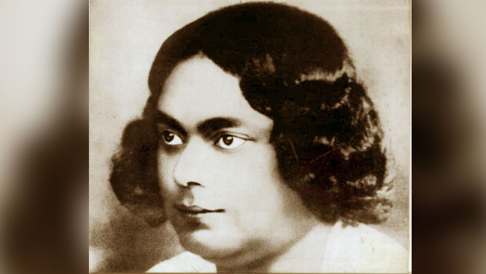 এই বলরামের চেলা হয়েই যেন দেখা দিলেন নজরুল। 