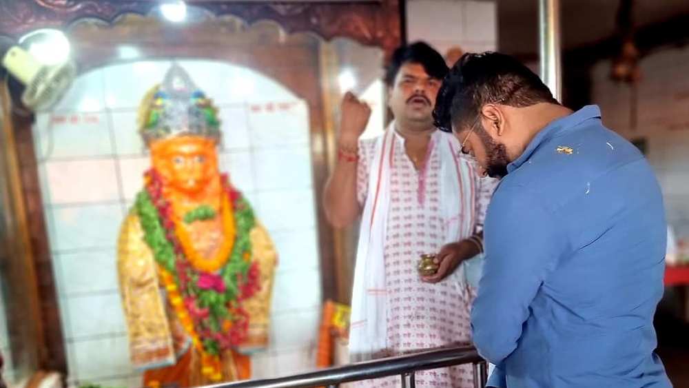 ব্যারাকপুরের হনুমান মন্দিরে রাজ।