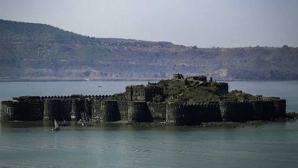 কিন্তু দ্বীপ তৈরির পরই সুলতানকে অমান্য করতে শুরু করেছিলেন রাম রাও। কোলিদের এই দ্বীপে নিজেকে রাজা ঘোষণা করে দিয়েছিলেন তিনি।