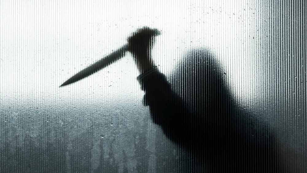 দ্বীপের এই সৌন্দর্যের পিছনে লুকিয়ে রয়েছে কালো ইতিহাস। দ্বীপটির দখল নেওয়ার জন্য ছল করে হত্যা করা হয়েছিল বহু মানুষকে।