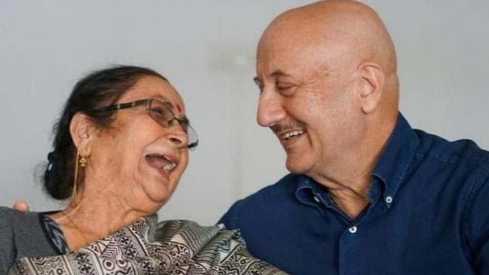 মা দুলারি খেরের সঙ্গে অনুপম