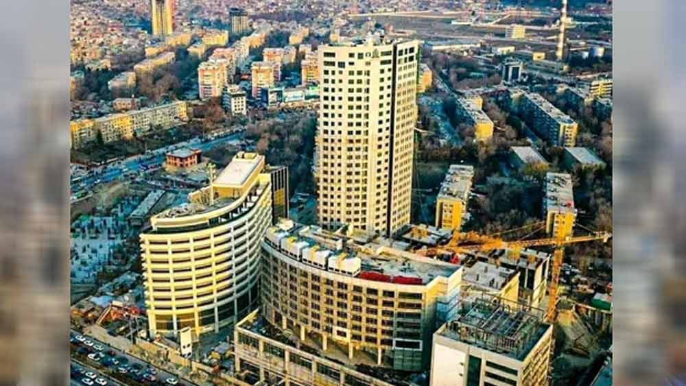 কাবুলে একটি ঘর ভাড়া নিয়ে থাকতে শুরু করেন দু’জনেই। তখন পরিস্থিতি অবশ্য এখনকার থেকে অনেকটাই আদালা ছিল। আফগানিস্তানের সিংহভাগ তালিবদের দখলে চলে যাওয়ার পর ফের সেই অন্ধকার যুগ ফিরে আসার আশঙ্কায় উদ্বিগ্ন হয়ে পড়েছেন তাঁরা।