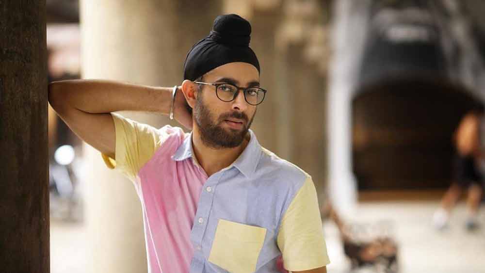 তিনি ‘ফুকরে’ ছবির জনপ্রিয় অভিনেতা মনজোৎ সিংহ। এক বিশেষ কারণে ‘অপছন্দের এই নেটদুনিয়ায়’ থাকতে বাধ্য হয়েছেন তিনি।