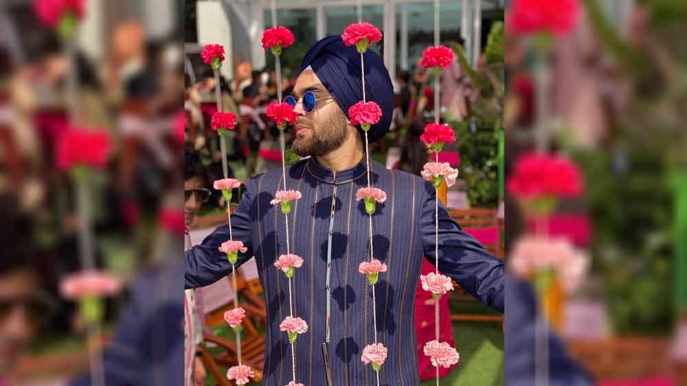 মনজোতের জন্ম দিল্লিতে। মা পুরোদস্তুর গৃহবধূ। বাবা এক জন ব্যবসায়ী।