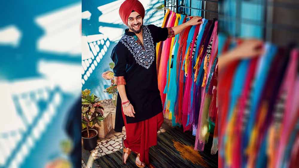 এ নিয়ে মা-বাবা কারও আপত্তি ছিল না। মনজোৎ প্রথম অডিশন দিয়েছিলেন দিবাকর বন্দ্যোপাধ্যায়ের ছবি ‘ওয়ে লাকি! লাকি ওয়ে’-র জন্য।