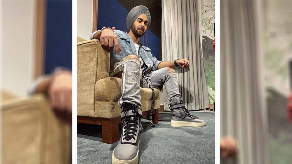 অভিনয়ের সঙ্গে যুক্ত ব্যক্তিরা সাধারণত নেটমাধ্যমে ভীষণ সক্রিয় হয়ে থাকেন। সে দিক থেকে মনজোৎ সম্পূর্ণ বিপরীত মানসিকতার মানুষ ছিলেন। নেটদুনিয়া ছিল তাঁর অপছন্দের জায়গা।