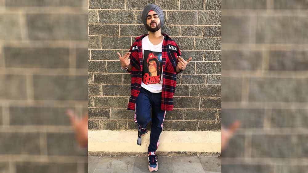 ধর্মীয় রীতি মেনে তাই তিনি চুল কাটেন না। কিন্তু ওই ভুয়ো খবর তাঁর ধর্মীয় ভাবাবেগে ভীষণ আঘাত এনেছিল।