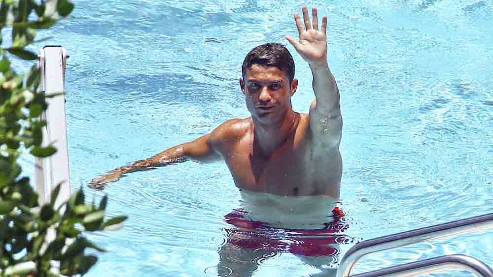 রোনাল্ডোর শরীরে মাত্র সাত শতাংশ চর্বি রয়েছে। তাঁর শরীরের ৫০ শতাংশই পেশী। পরীক্ষায় দেখা গিয়েছিল নিজের বয়সের থেকে ১৪ বছরের কম অ্যাথলিটের মতো কর্মক্ষমতা রয়েছে তাঁর।